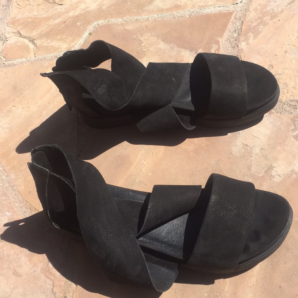 Eileen Fisher black suede sandals 7.5 nwot.